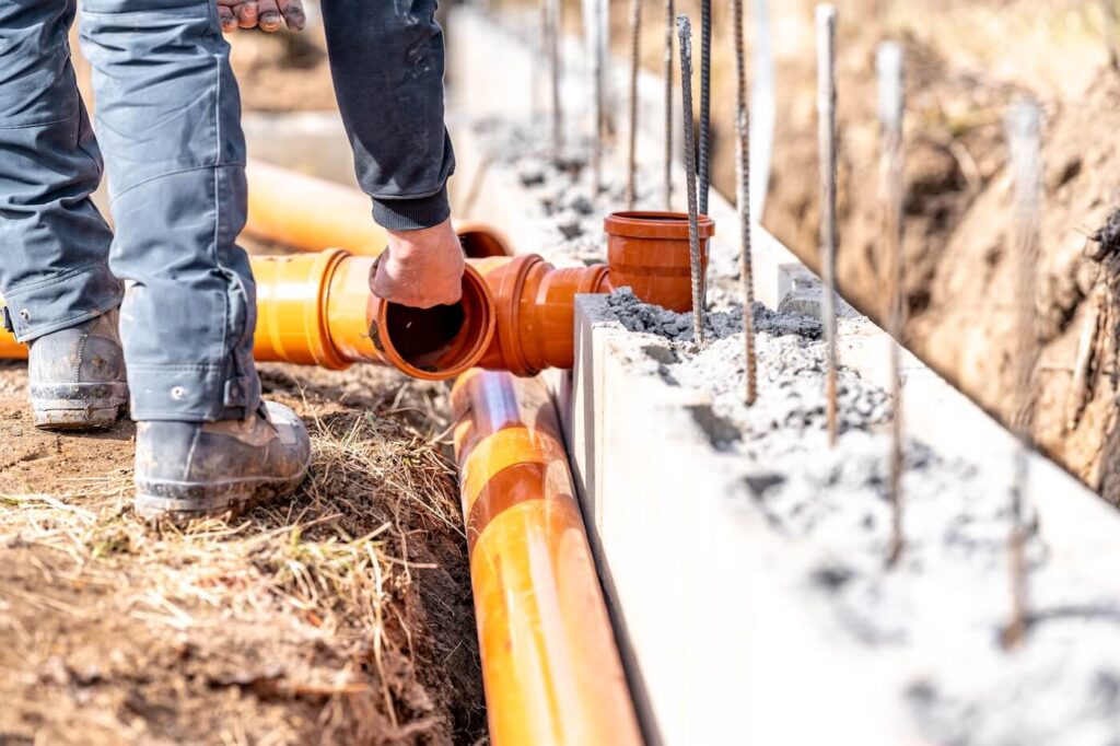 Installation of a plastic sewage pipe Installation of a plastic sewage pipe